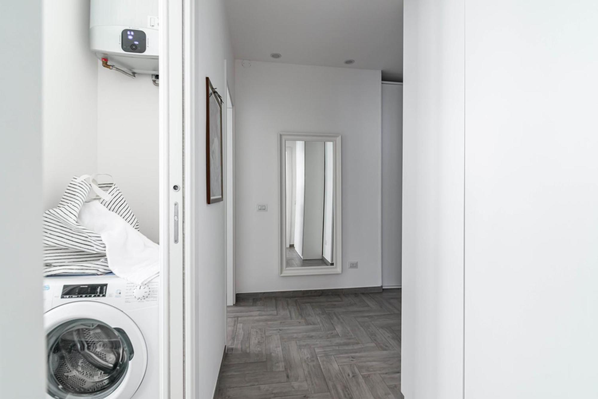 Casa Alessia - Confortevole Bilocale Piazza Del Carmine - By Host4u Apartment